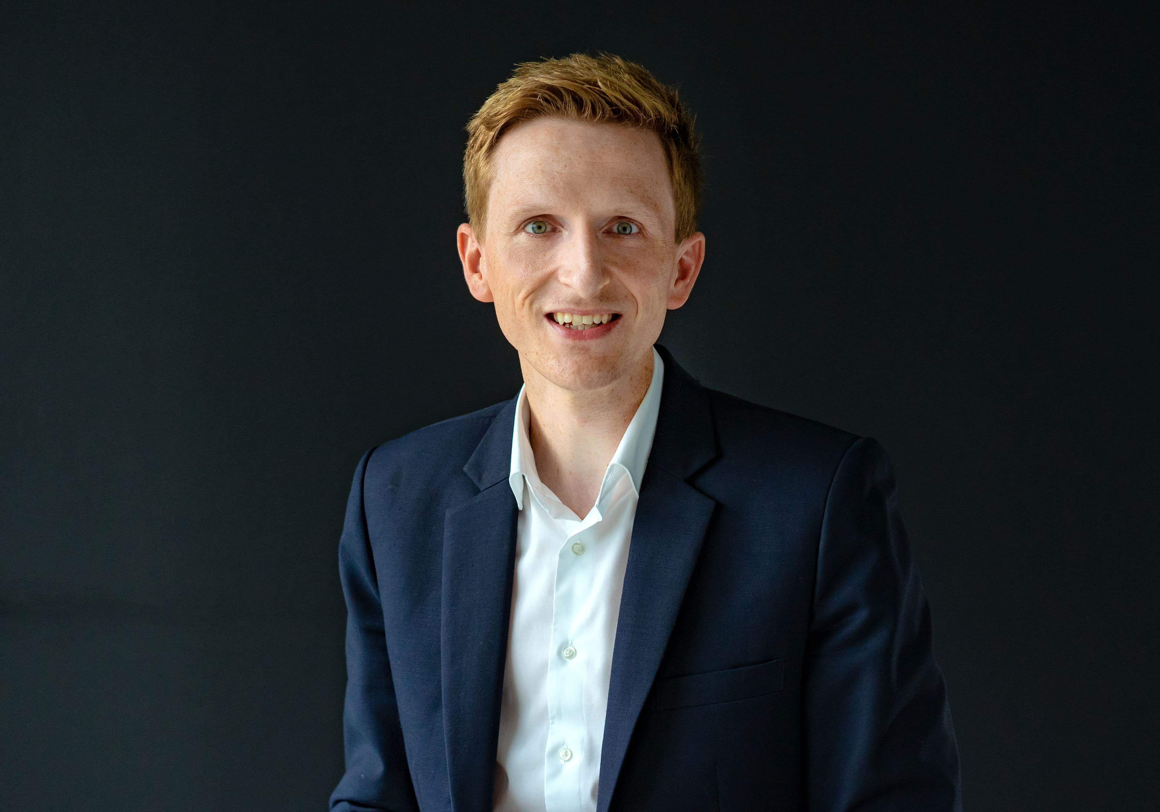 Dr. Holger de Bie